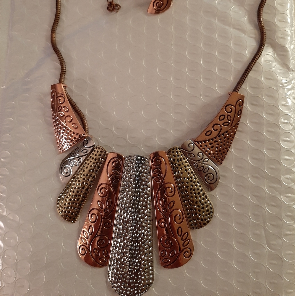 Necklace and earrings sets